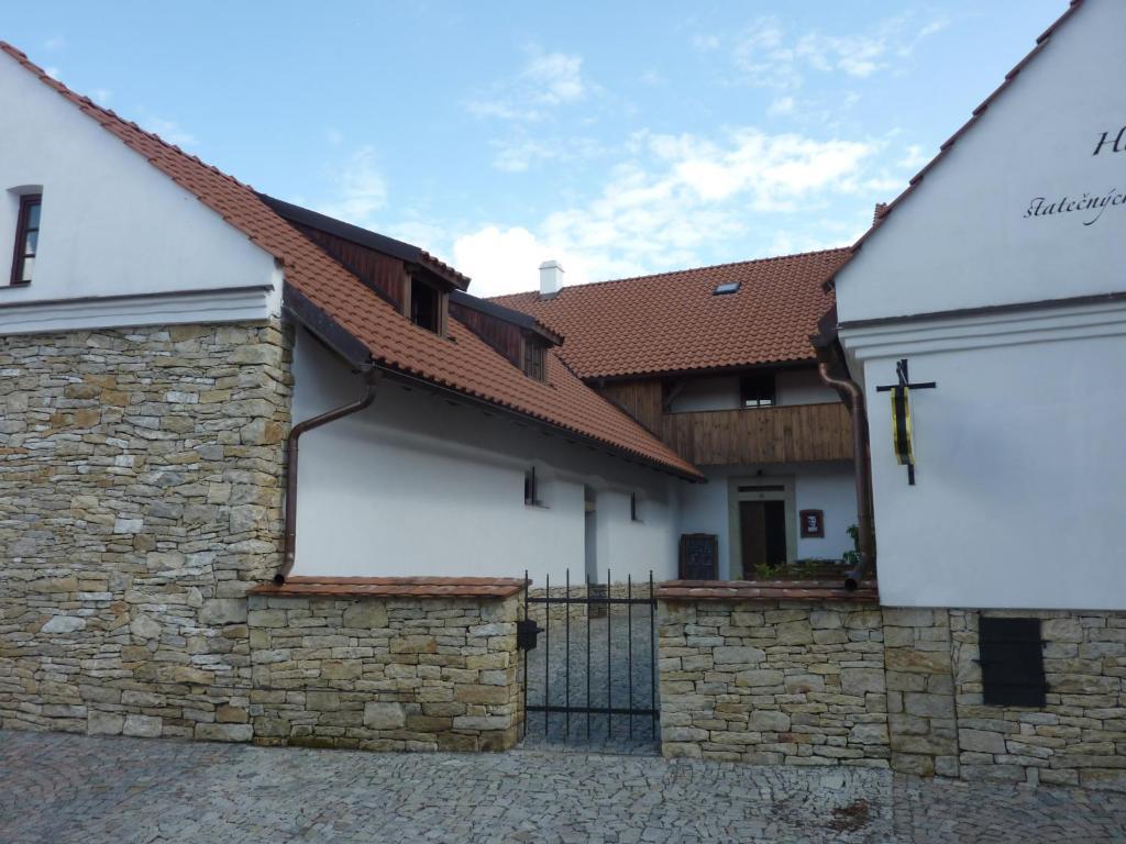 Hotel Holubnik Statecnych Zen Kralovych Luže Exterior foto